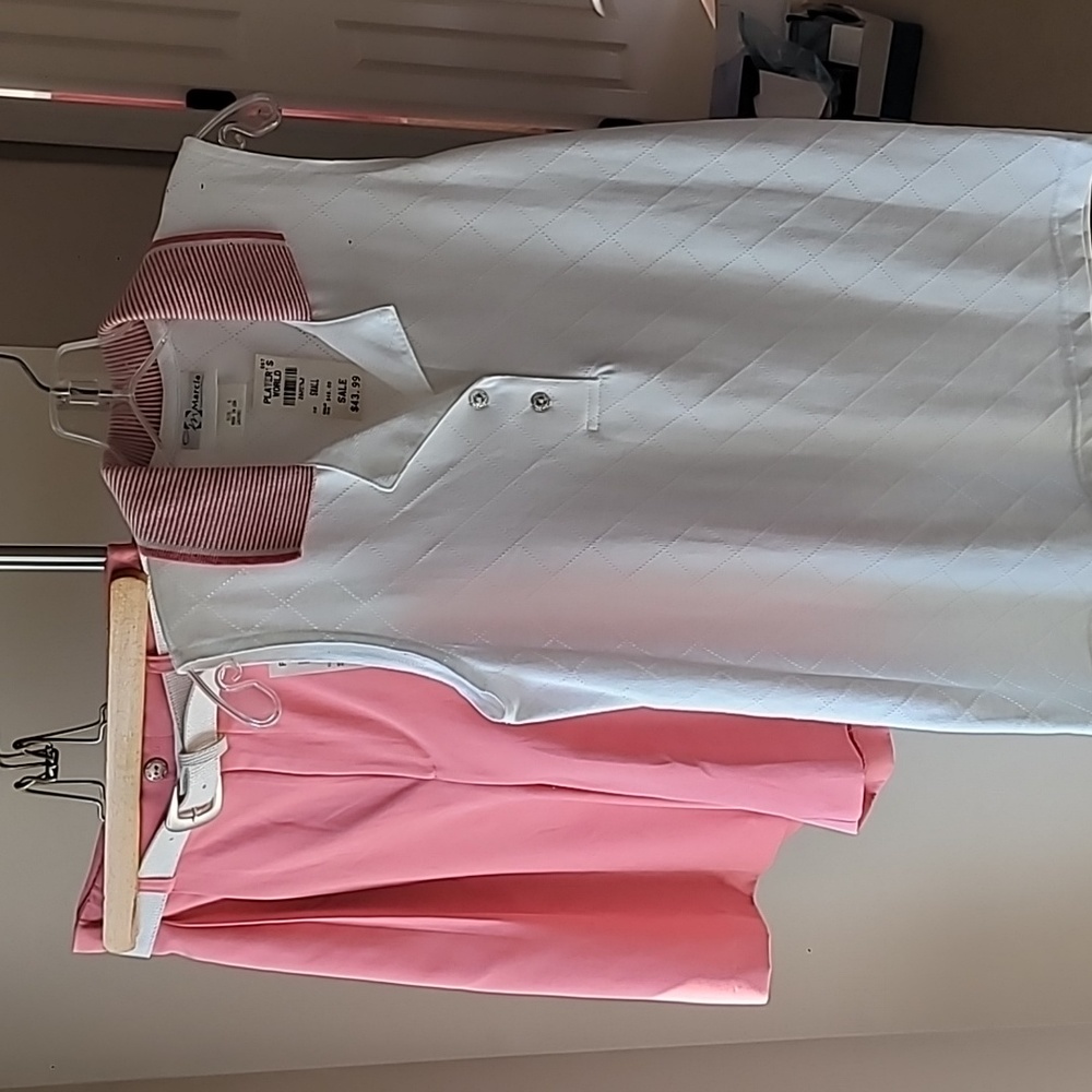 Women's Golf Shorts & Top - NWT - Size 6 - Brand = Marcia - Coral shorts w/ Belt